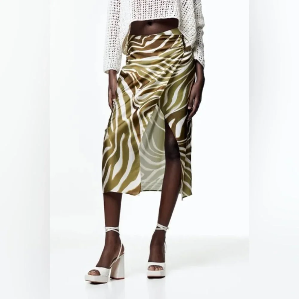NWT ZARA Satin Animal Print HighWaisted Midi Skirt Front Slit Hem 8330/235 LARGE
